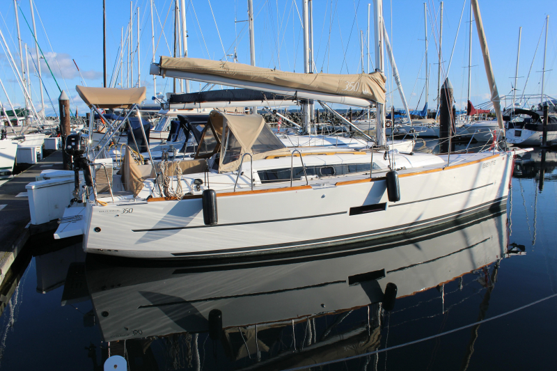 2016 Dufour 350 Grand Large for sale in Sidney, BC (ID-479) 2016 Dufour 350 Grand Large for sale in Sidney, BC (ID-479)